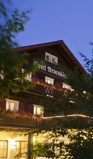 Abendstimmung im Hotel Restaurant Arvenbüel