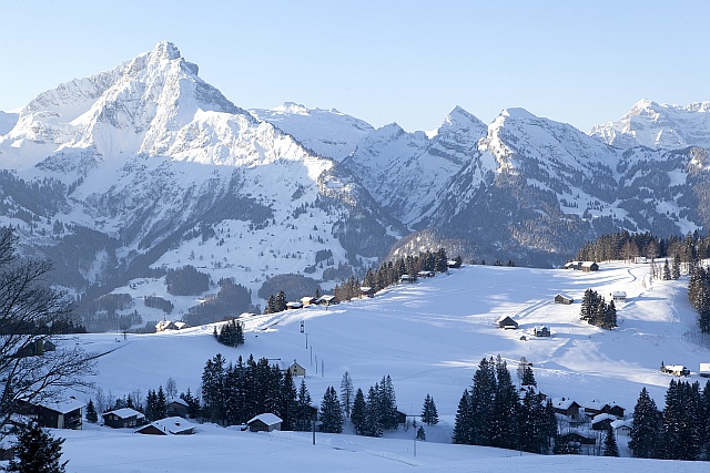 Ausblick auf das Bergpanorama im Winter