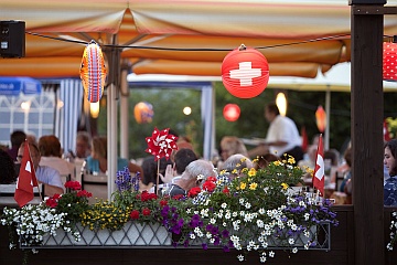 Garden terrace in the Arvenbüel with August 1st decoration